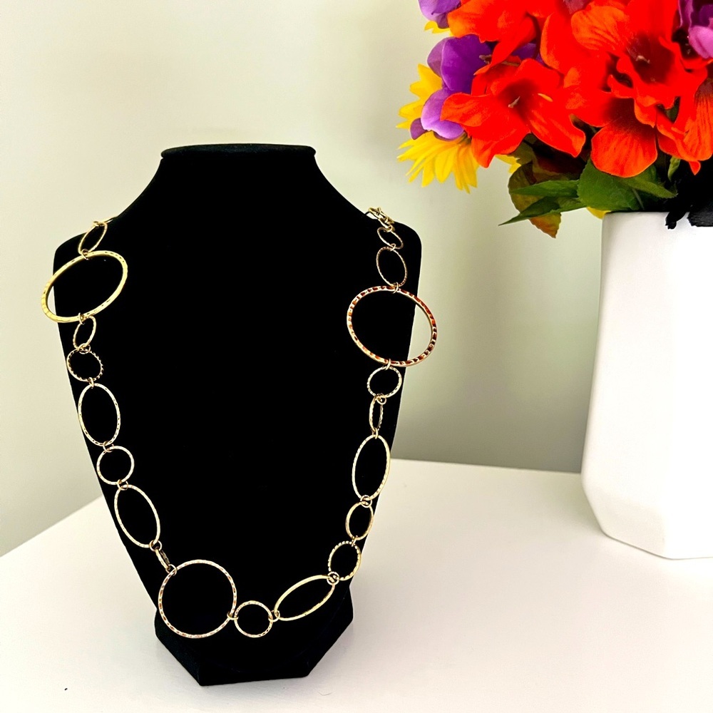 Elegant Gold Oval/Circle Link Necklace